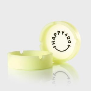 Pelnutrauks spīd tumsā